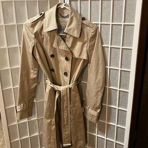 BANANA REPUBLIC ELEGANT TAN TRENCH COAT🌹